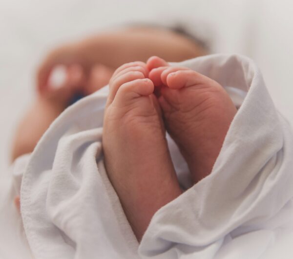 image de pieds de petit bebe.